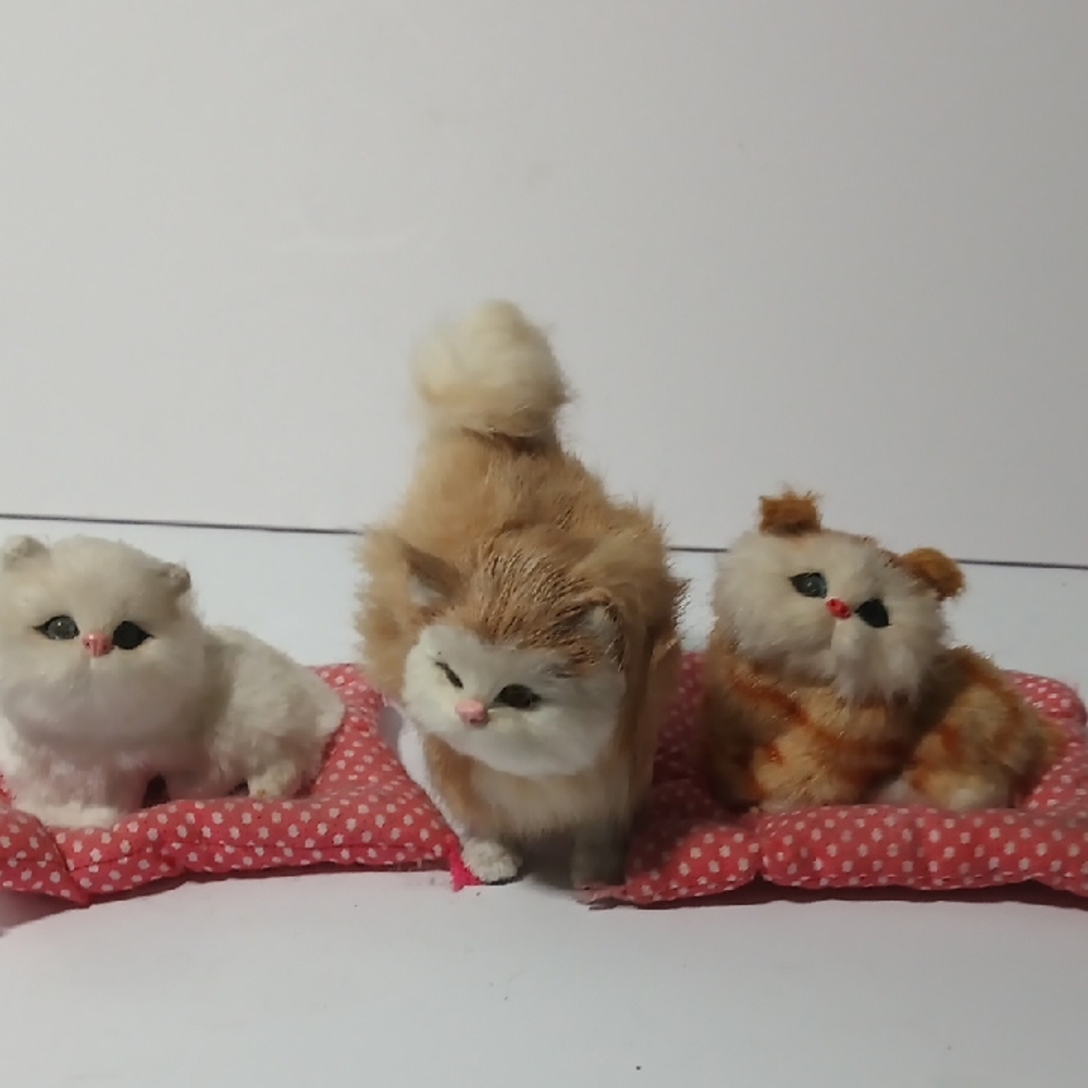 Source Unknown White and Tan Plush Cat Toy